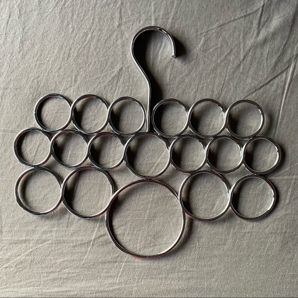Scarf hanger